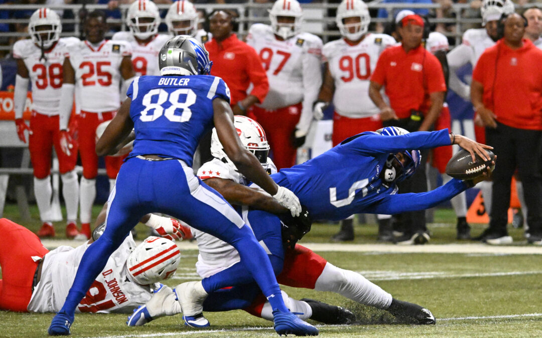 Mike Panasiuk, Wayne Gallman lift short-handed Battlehawks over D.C., clinch UFL playoff spot